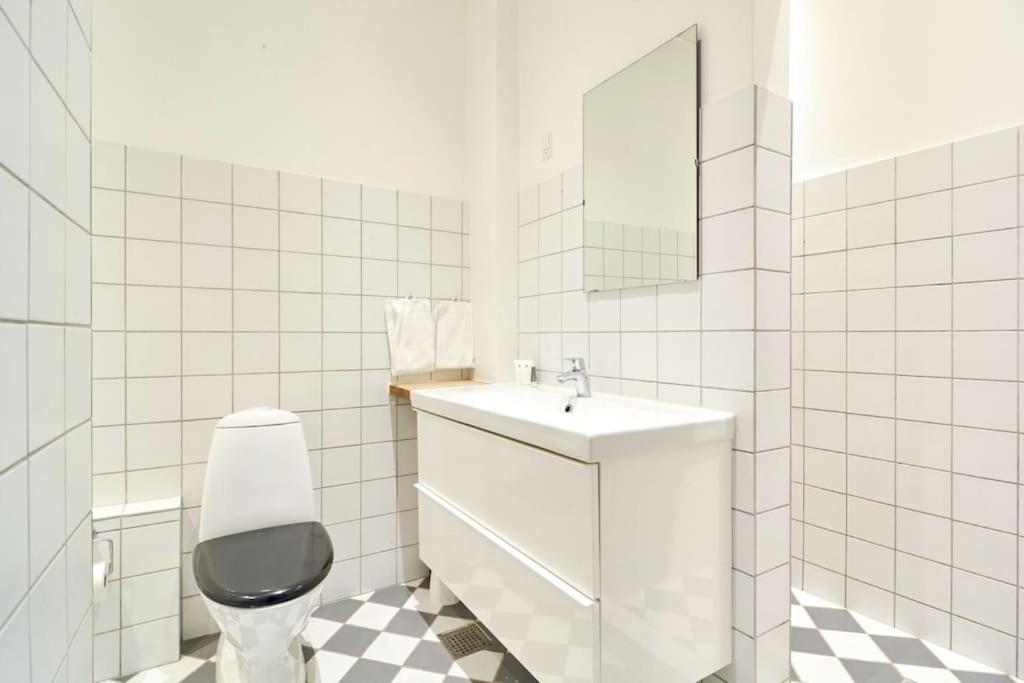 Moderen And Sleek 3Br With Bath By The Lakes And Metro Copenhagen Exterior photo