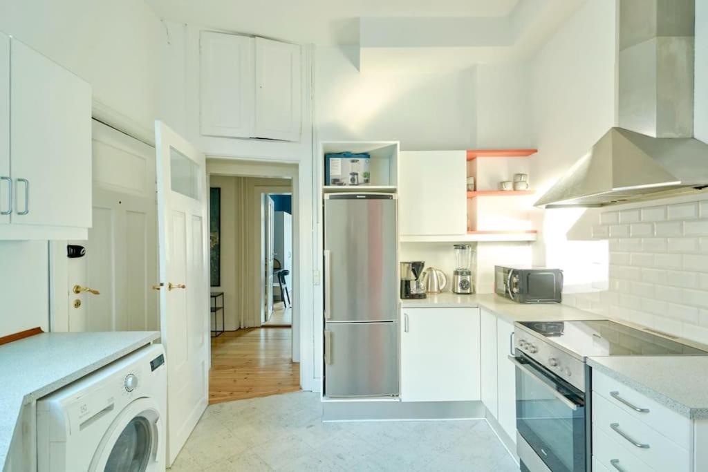 Moderen And Sleek 3Br With Bath By The Lakes And Metro Copenhagen Exterior photo