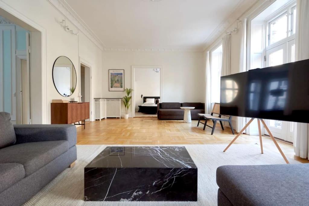 Moderen And Sleek 3Br With Bath By The Lakes And Metro Copenhagen Exterior photo