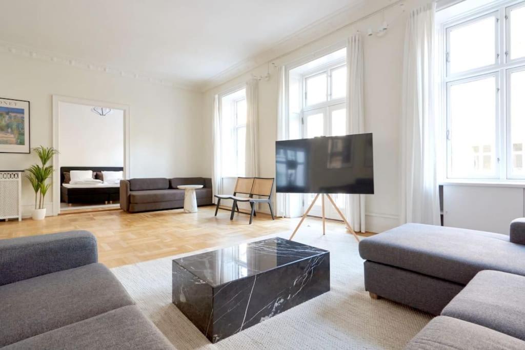 Moderen And Sleek 3Br With Bath By The Lakes And Metro Copenhagen Exterior photo