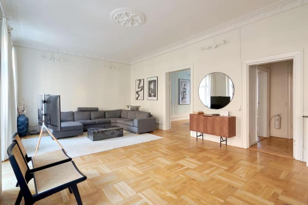 Moderen And Sleek 3Br With Bath By The Lakes And Metro Copenhagen Exterior photo