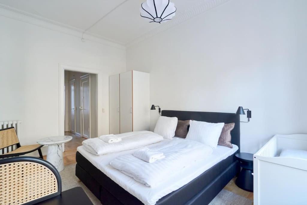Moderen And Sleek 3Br With Bath By The Lakes And Metro Copenhagen Exterior photo