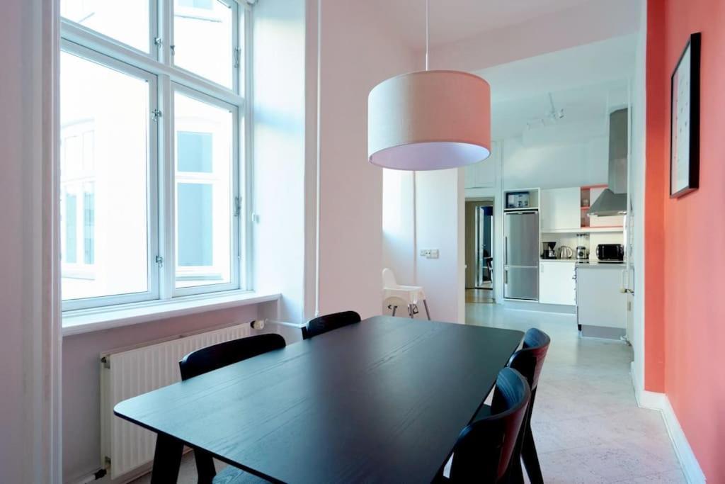 Moderen And Sleek 3Br With Bath By The Lakes And Metro Copenhagen Exterior photo